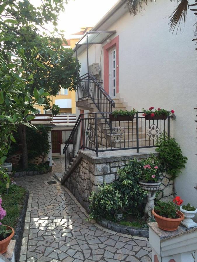Apartments By The Sea Selce, Crikvenica - 16375 Eksteriør bilde